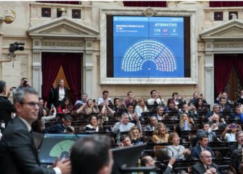 El DNU de Milei en la cuerda floja: la oposición avanza con un proyecto para limitar los superpoderes presidenciales