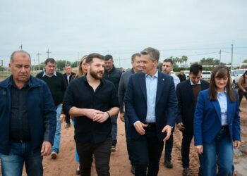 NUEVA EMPRESA INDUSTRIAL EN LAS BREÑAS: EL GOBERNADOR ZDERO ACOMPAÑÓ LA APERTURA DE BRU Y KA SRL