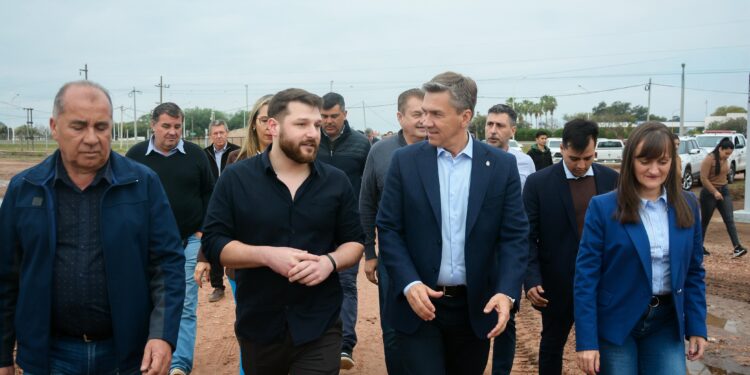 NUEVA EMPRESA INDUSTRIAL EN LAS BREÑAS: EL GOBERNADOR ZDERO ACOMPAÑÓ LA APERTURA DE BRU Y KA SRL