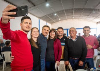 SAN BERNARDO: EL GOBERNADOR ZDERO ENTREGÓ UNA MAQUINARIA PARA EL CONSORCIO CAMINERO N°60