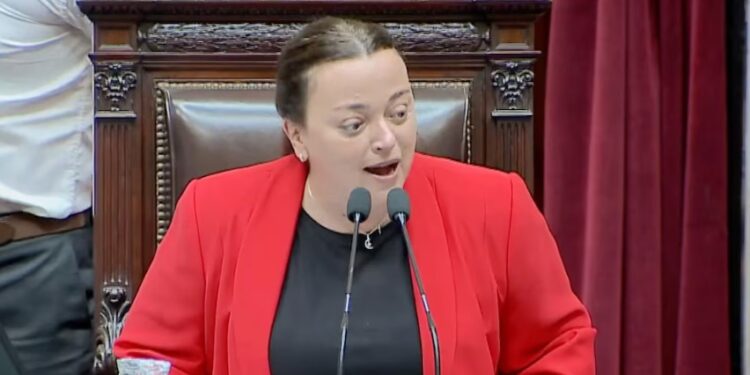 Cecilia Moreau recurrió a una maniobra inédita para habilitar la sesión en Diputados