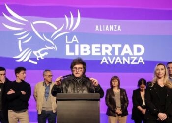 Milei reunió a su Gabinete en paralelo a Diputados y lanzó la estrategia de campaña de LLA