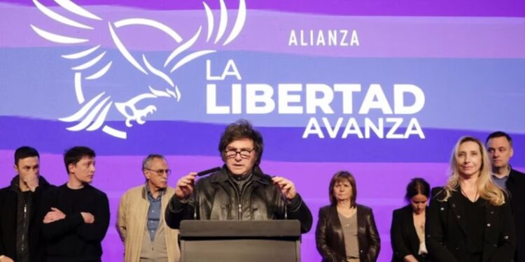 Milei reunió a su Gabinete en paralelo a Diputados y lanzó la estrategia de campaña de LLA