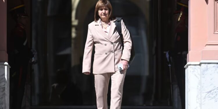 Patricia Bullrich pide que el Gobierno defienda el orden económico “con ideas y no con insultos”