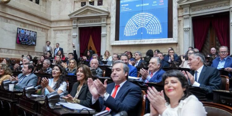 Veto a las leyes de universidades y Garrahan: Un revés político para el Gobierno y una victoria para la oposición en el Congreso