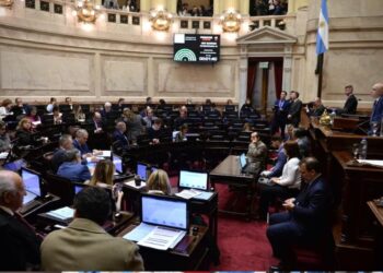 Otro revés para Milei: la oposición aprobó una reforma que limita los DNU y empodera al Congreso