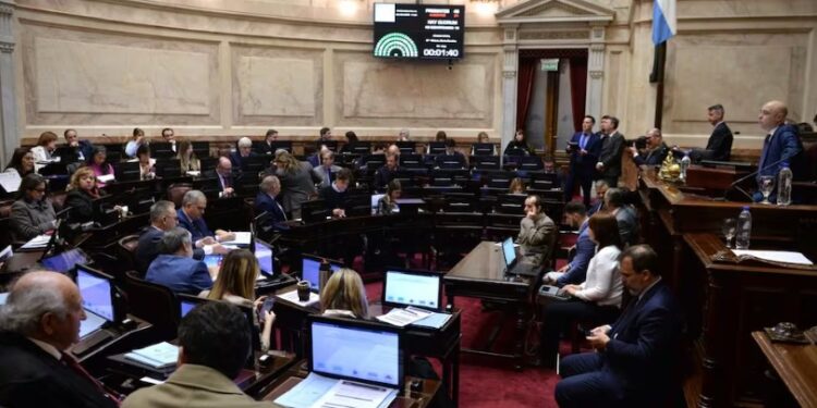 Otro revés para Milei: la oposición aprobó una reforma que limita los DNU y empodera al Congreso