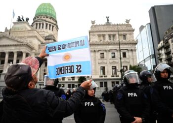 Casación impulsa la causa contra el policía acusado de arrojar gas pimienta a una menor durante una protesta