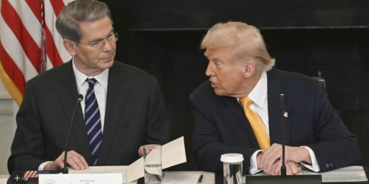 El riesgo país se desploma y los bonos suben tras el anuncio de la eliminación de retenciones
