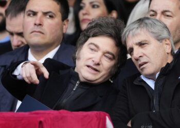 El riesgo país se desploma y los bonos suben tras el anuncio de la eliminación de retenciones