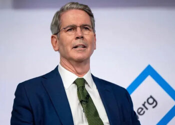 Scott Bessent Elogia a Milei como «Líder de un Continente» y Destaca la Nueva Visión de Argentina