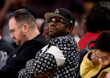Mayweather apostó por Crawford contra Canelo Álvarez: la fortuna que ganó