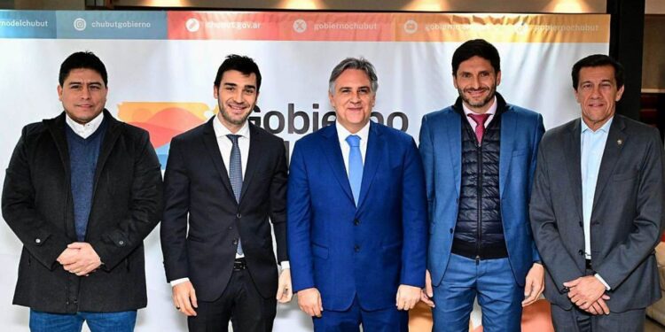 Los gobernadores, entre la desconfianza y la exigencia de federalismo ante la convocatoria de Milei