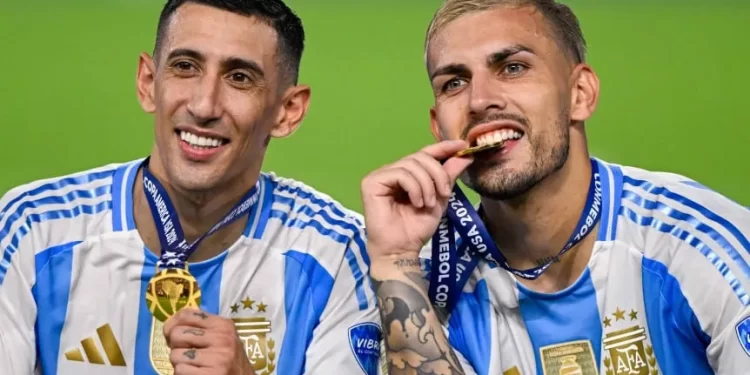 Di María chicaneó a Paredes y palpitó el partido contra Boca. “Alguna patadita me va a dar”