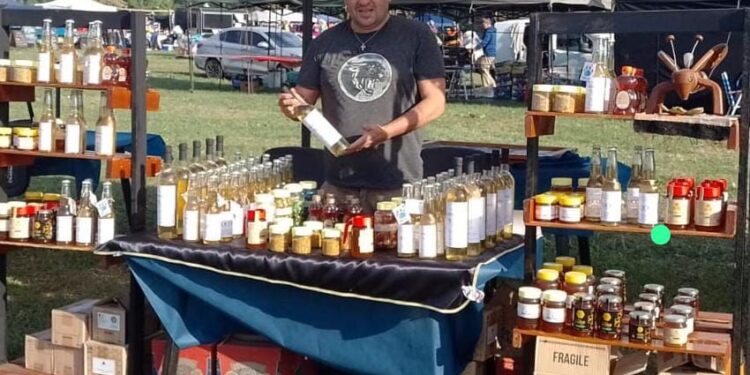 LA MIEL CHAQUEÑA EN LA CIMA DEL PAÍS: 5 MEDALLAS PARA EL CHACO, EN EL CONCURSO NACIONAL DE HIDROMIEL