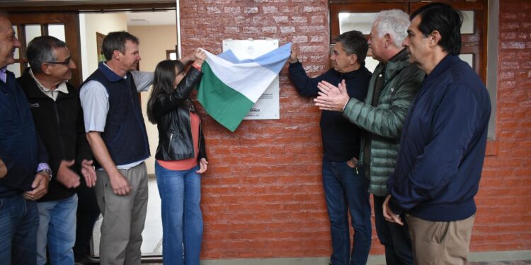 EL ESPINILLO: EL GOBERNADOR ZDERO HABILITÓ OBRAS EN EL CEDEPRO Y ENTREGÓ REPRODUCTORES CAPRINOS PARA LA MEJORA GENÉTICA