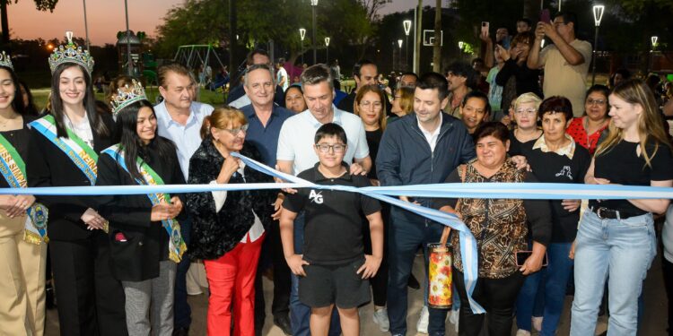 SÁENZ PEÑA TIENE UNA PLAZA RENOVADA: “ES UN ESFUERZO COMPARTIDO QUE LE CAMBIA LA VIDA A LA GENTE” DIJO EL GOBERNADOR ZDERO