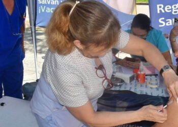 DÍA MUNDIAL CONTRA LA POLIOMIELITIS: SE REALIZARON POSTAS DE VACUNACIÓN EN SIMULTÁNEO