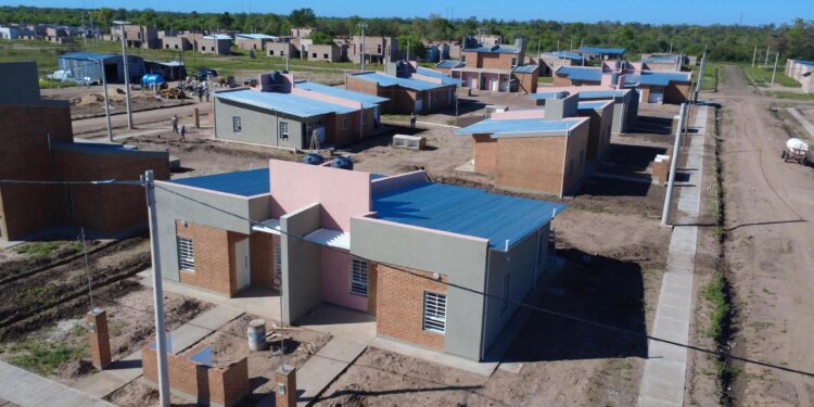 EL GOBIERNO PROVINCIAL AVANZA CON LAS OBRAS DE LAS 32 VIVIENDAS SORTEADAS EN QUITILIPI