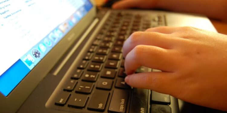 Revés judicial al ‘Derecho al Olvido’: La Corte Suprema ratifica la primacía del interés público sobre la remoción de enlaces judiciales en Google