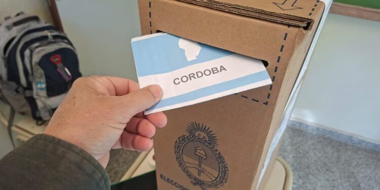 Boca de Urna y Escrutinio: La Incertidumbre de los Sondeos Privados y la Hora de los Primeros Resultados Oficiales