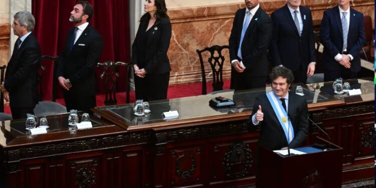 Boca de Urna y Escrutinio: La Incertidumbre de los Sondeos Privados y la Hora de los Primeros Resultados Oficiales