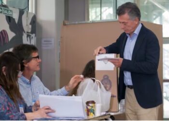 Boca de Urna y Escrutinio: La Incertidumbre de los Sondeos Privados y la Hora de los Primeros Resultados Oficiales