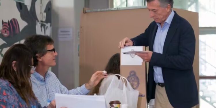 Boca de Urna y Escrutinio: La Incertidumbre de los Sondeos Privados y la Hora de los Primeros Resultados Oficiales