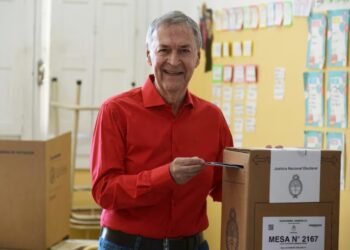 Boca de Urna y Escrutinio: La Incertidumbre de los Sondeos Privados y la Hora de los Primeros Resultados Oficiales