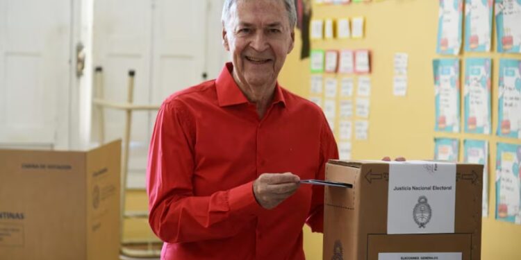 Boca de Urna y Escrutinio: La Incertidumbre de los Sondeos Privados y la Hora de los Primeros Resultados Oficiales