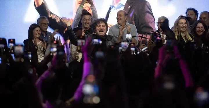 ARROLLADORA VICTORIA DE LLA+CAMBIA MENDOZA EN LAS LEGISLATIVAS