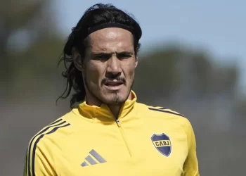 Cavani, otra vez diferenciado en Boca y cerca de perderse el partido con Barracas