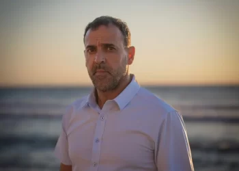 Eli Sharabi: El Impacto de 491 Días como Rehén de Hamás, Símbolo de la Resiliencia y el Trauma Nacional