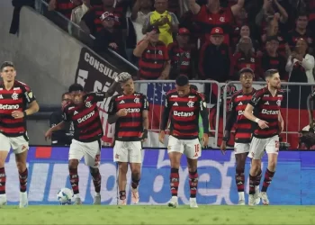 Racing no aguantó a pesar de la actuación de Cambeses y Flamengo se quedó con un triunfo agónico