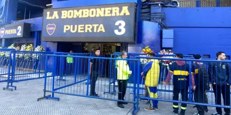 CONMOCIÓN Y DEVOCIÓN: EL FÚTBOL DESPIDE A MIGUEL ÁNGEL RUSSO EN UN EMOTIVO VELATORIO ABIERTO EN LA BOMBONERA