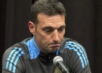 EL LEGADO ÉTICO DE RUSSO: SCALONI SUBRAYA SU EJEMPLO DE TEMPLANZA EN EL FÚTBOL DE ALTA COMPETENCIA