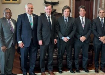 Washington, Trinchera Final: El Gobierno Busca el Respaldo Financiero de EEUU y Promete Consenso Político Pre-electoral