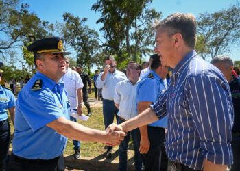 MÁS SEGURIDAD: EL GOBERNADOR ZDERO ENTREGÓ NUEVOS VEHÍCULOS PARA LAS COMISARÍAS DE LAS BREÑAS Y CHARATA
