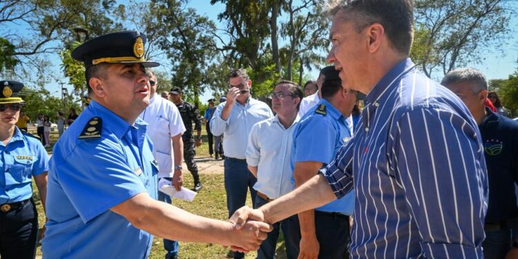 MÁS SEGURIDAD: EL GOBERNADOR ZDERO ENTREGÓ NUEVOS VEHÍCULOS PARA LAS COMISARÍAS DE LAS BREÑAS Y CHARATA
