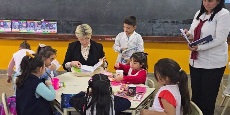 SE REALIZA EN TODAS LAS ESCUELAS PRIMARIAS JORNADAS DE SENSIBILIZACIÓN HACIA LA FLUIDEZ Y COMPRENSIÓN LECTORA