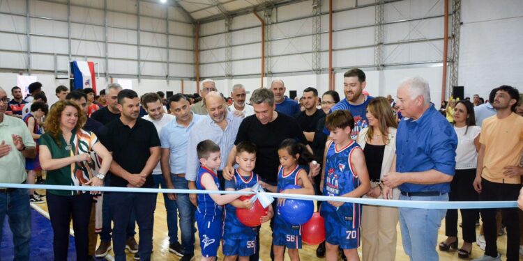 EL GOBERNADOR ZDERO INAUGURÓ LAS OBRAS DE REFACCIÓN Y AMPLIACIÓN DEL CLUB VILLA SAN MARTÍN