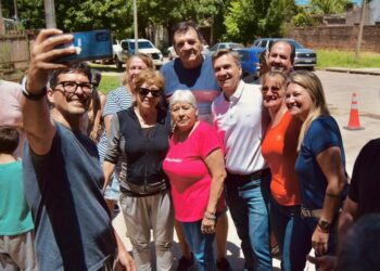 TRABAJO CONJUNTO QUE TRANSFORMA: VILLA ELISA SUMA NUEVAS CUADRAS DE PAVIMENTO
