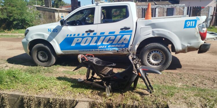 HUYERON AL VER A LA POLICÍA: ESTABAN DESARMANDO UNA MOTO ROBADA