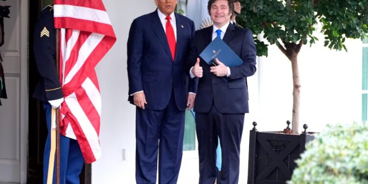 CAPUTO DEFIENDE LA ESTRATEGIA CAMBIARIA: EL MINISTRO ARGUMENTA QUE EL RÉCORD EXPORTADOR DESMIENTE EL «DÓLAR ATRASADO»