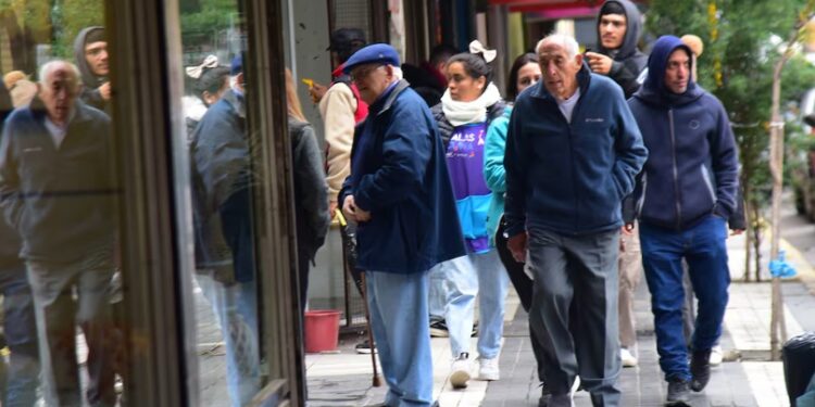 CRISIS PREVISIONAL: MÁS DE 100.000 APORTANTES PERDIDOS EN UN SEMESTRE AGUDIZAN LA FRAGILIDAD DEL SISTEMA