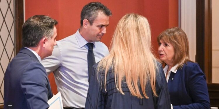 El gobierno armó una nueva mesa política y dejó afuera a Adorni