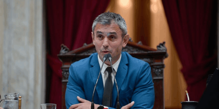 La Oposición Teje Acuerdos para Frenar el Avance Libertario en la Cámara de Diputados