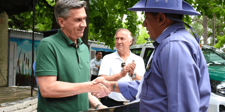 PLAN PROVINCIAL DE SEGURIDAD: EL GOBERNADOR ZDERO ENTREGÓ UN PATRULLERO 0KM PARA LA ZONA RURAL DE BARRANQUERAS