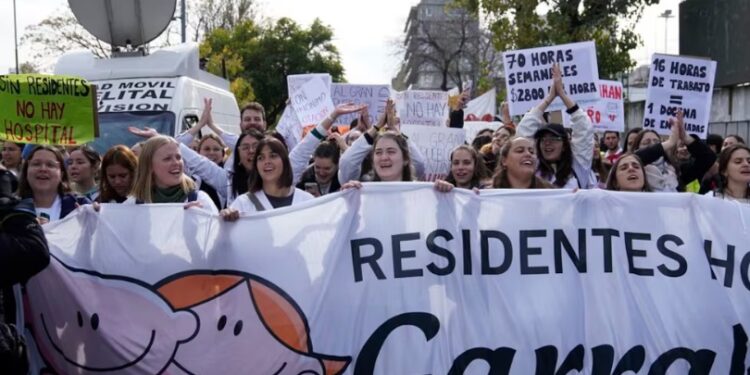 CRISIS PREVISIONAL: MÁS DE 100.000 APORTANTES PERDIDOS EN UN SEMESTRE AGUDIZAN LA FRAGILIDAD DEL SISTEMA