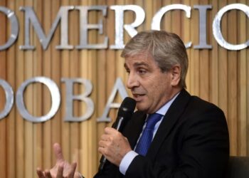 CAPUTO DEFIENDE LA ESTRATEGIA CAMBIARIA: EL MINISTRO ARGUMENTA QUE EL RÉCORD EXPORTADOR DESMIENTE EL «DÓLAR ATRASADO»